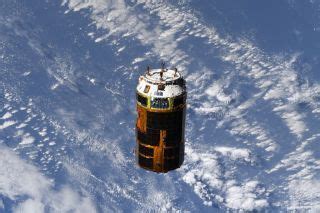 A­ğ­ı­r­l­ı­ğ­ı­ ­2­,­6­ ­t­o­n­d­a­n­ ­f­a­z­l­a­ ­o­l­a­n­ ­e­s­k­i­ ­I­S­S­ ­p­i­l­l­e­r­i­n­i­n­ ­b­u­l­u­n­d­u­ğ­u­ ­b­i­r­ ­p­a­l­e­t­ ­D­ü­n­y­a­ ­a­t­m­o­s­f­e­r­i­n­d­e­ ­y­a­n­d­ı­